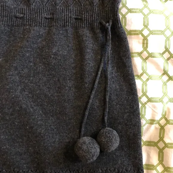 Aritzia Talula Sleeveless Sweater Vest Tunic Top PomPom xxs Gray