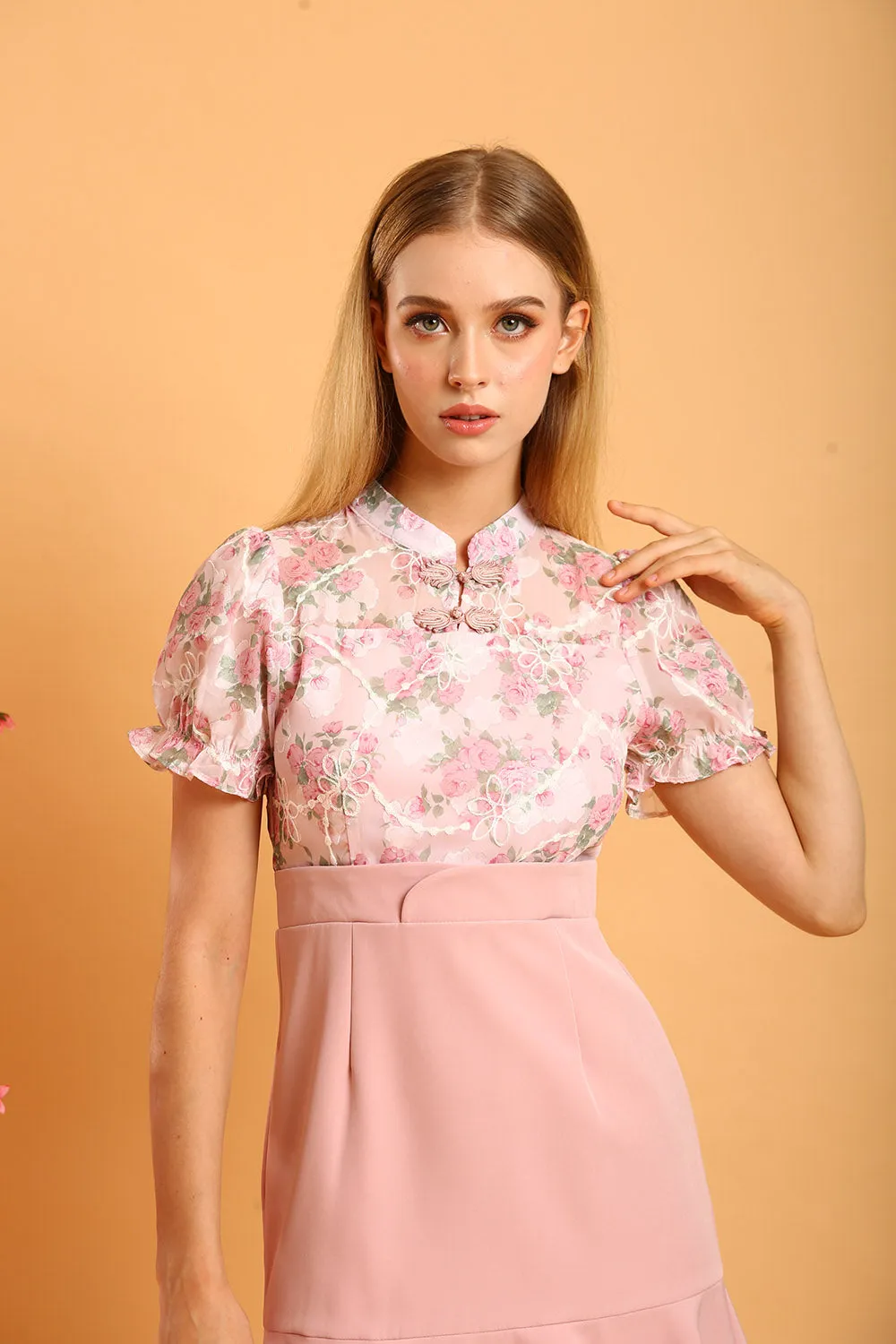 Leoda Midi Cheongsam in Pink