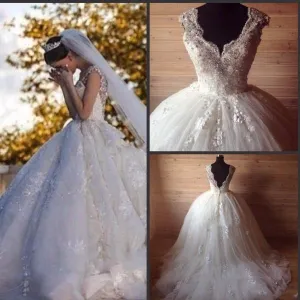 Luxury Princess Cap-sleeved Scalloped Neck Pleated Tulle Ball Gown With Floral Lace-BU_708768