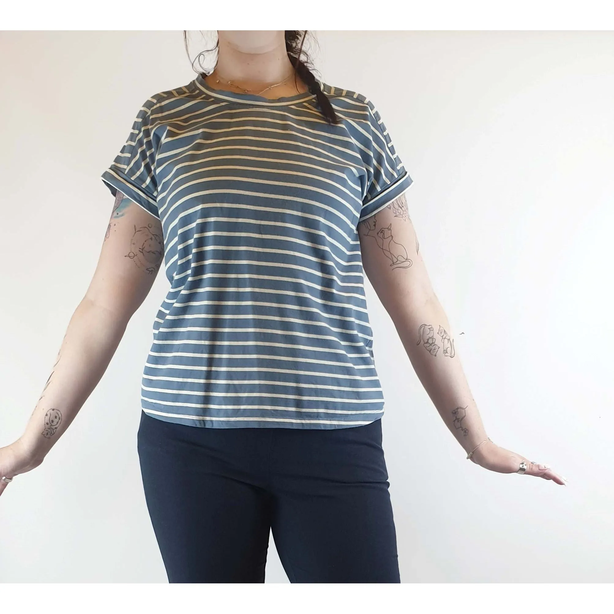 Miranda Murphy blue and white striped tee shirt size L (best fits size 12-small 14)