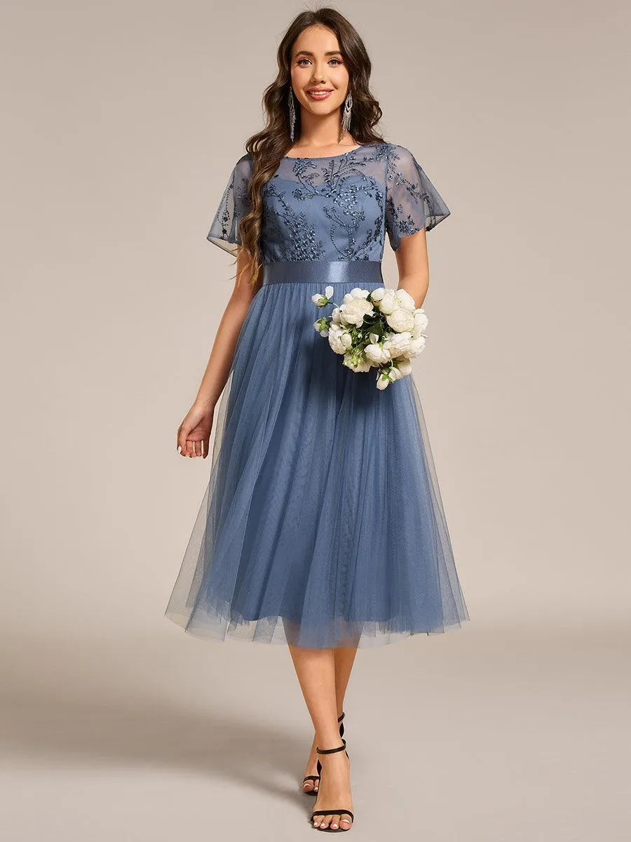 Robe de demoiselle d'honneur en tulle embelli avec manches transparentes