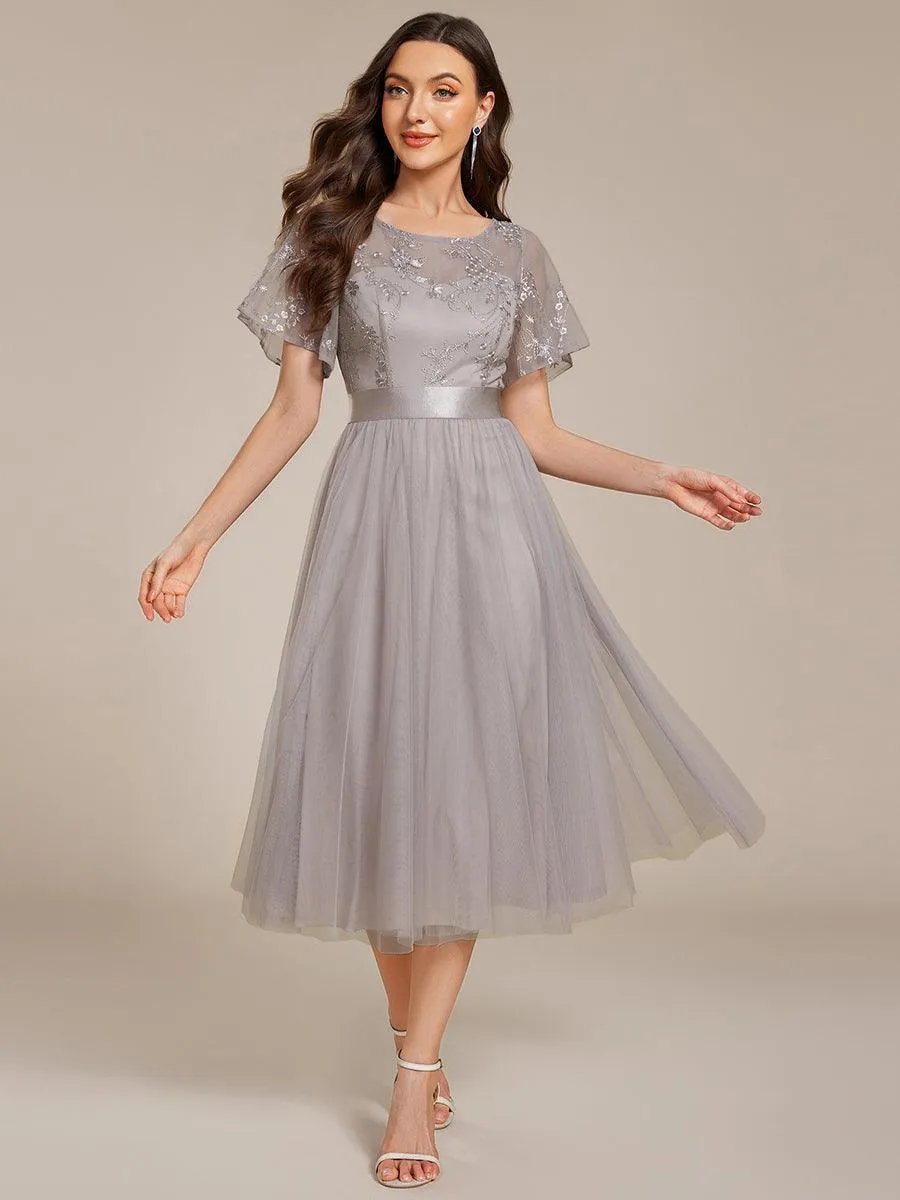 Robe de demoiselle d'honneur en tulle embelli avec manches transparentes