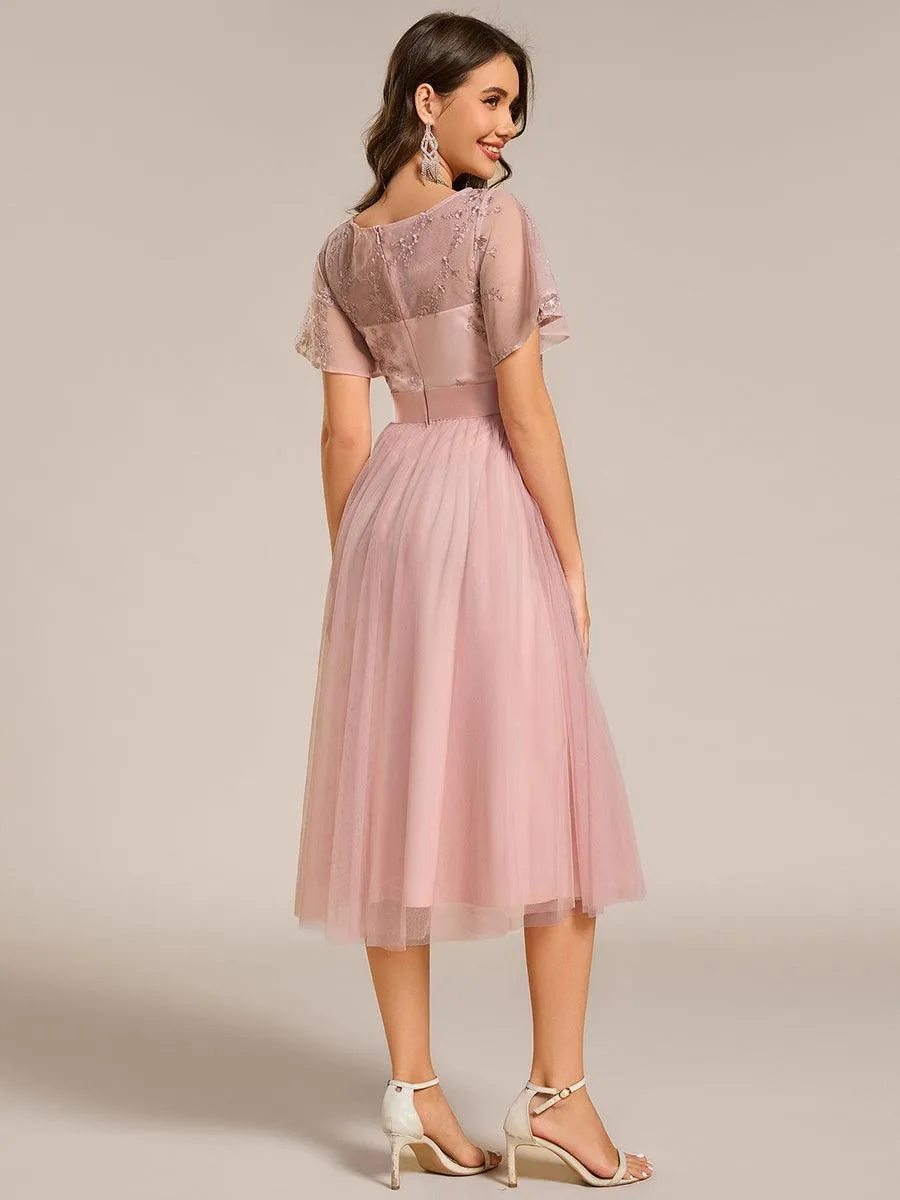 Robe de demoiselle d'honneur en tulle embelli avec manches transparentes