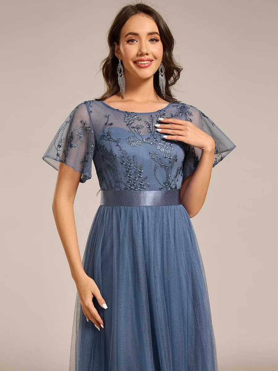 Robe de demoiselle d'honneur en tulle embelli avec manches transparentes
