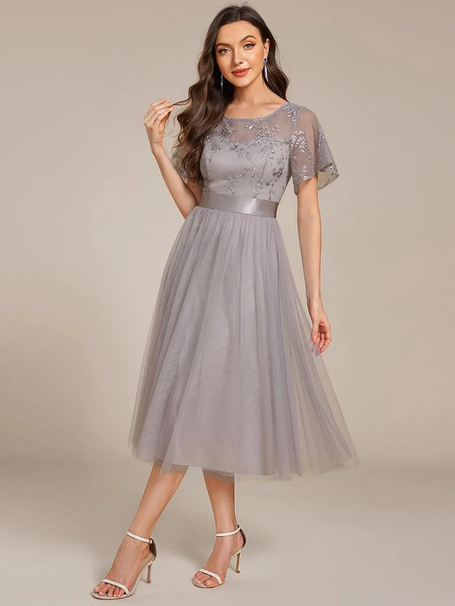 Robe de demoiselle d'honneur en tulle embelli avec manches transparentes