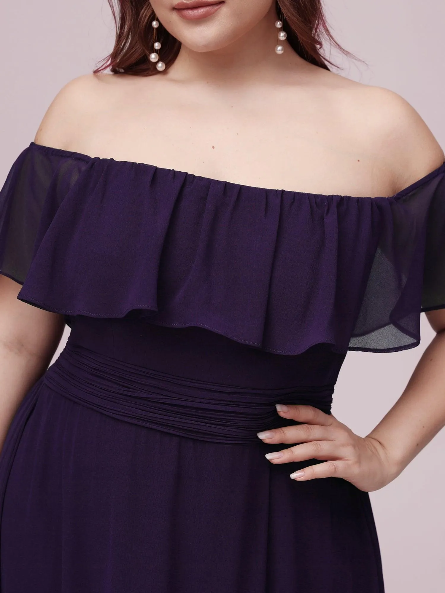 Robe de demoiselle d'honneur grande taille à volants et épaules dénudées
