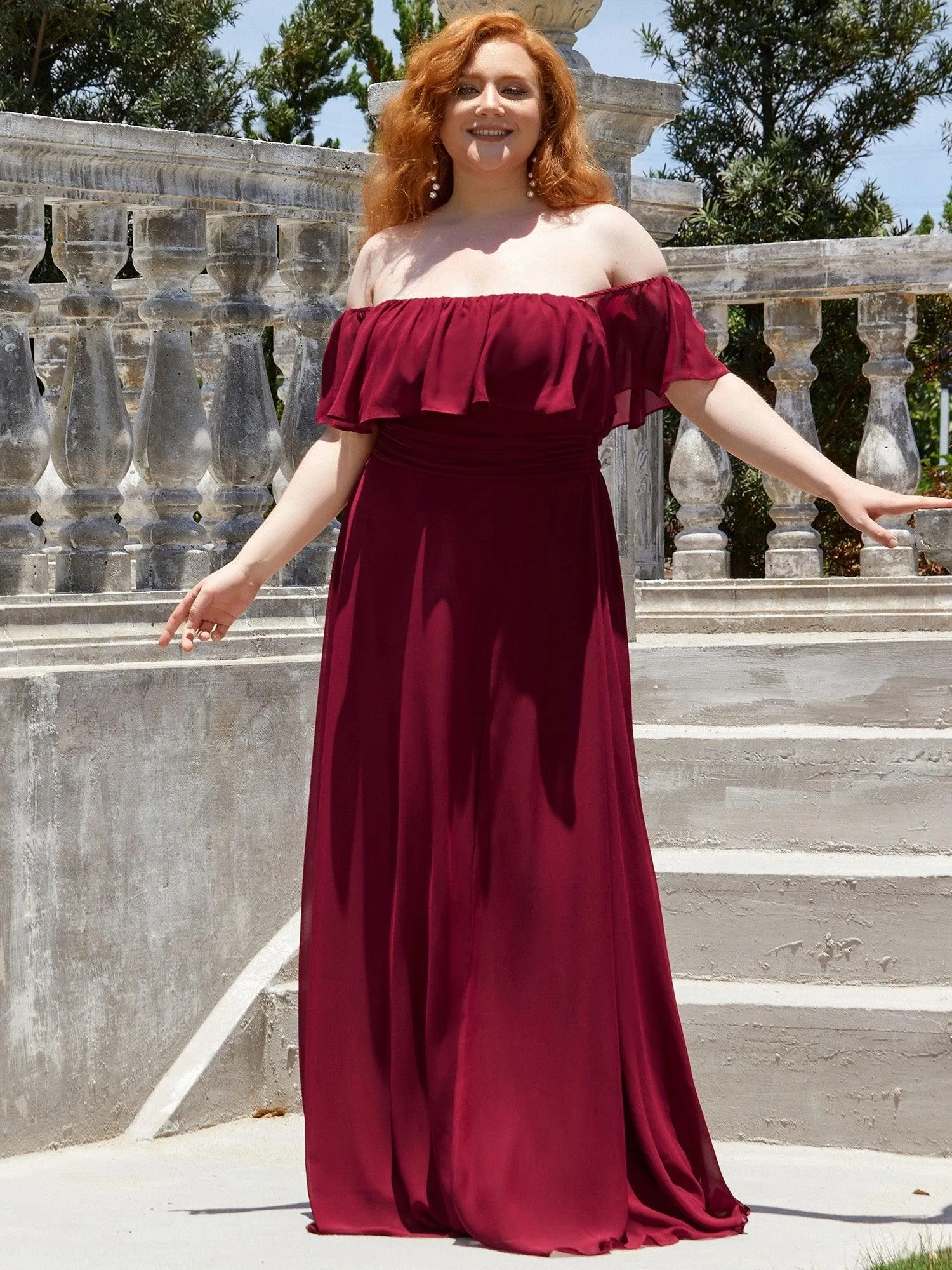 Robe de demoiselle d'honneur grande taille à volants et épaules dénudées