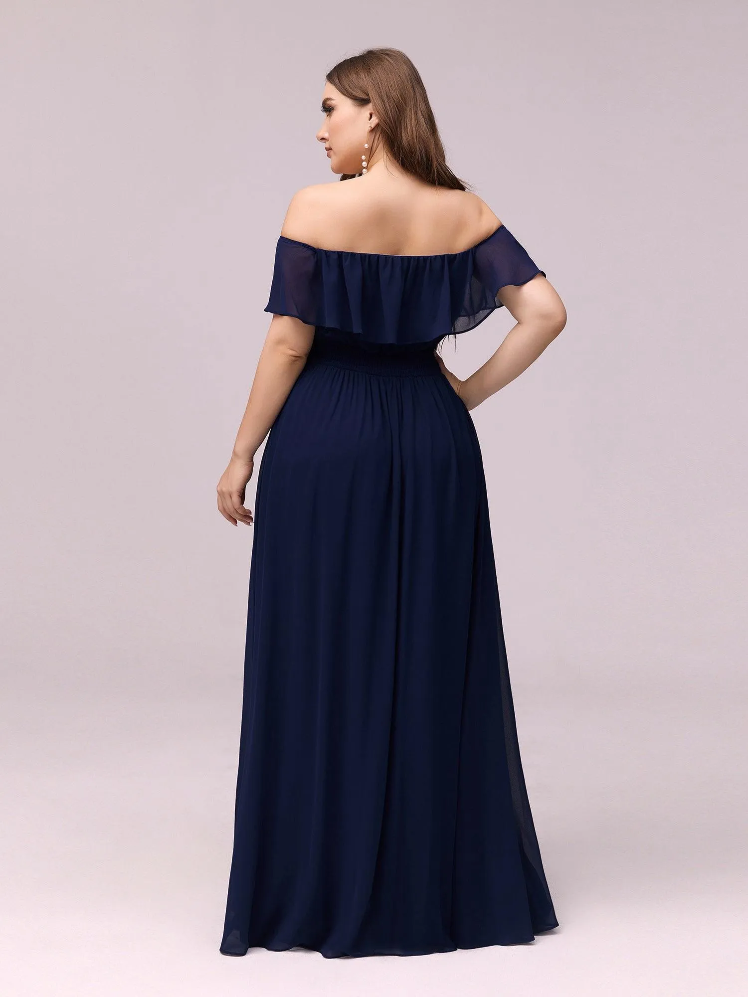 Robe de demoiselle d'honneur grande taille à volants et épaules dénudées