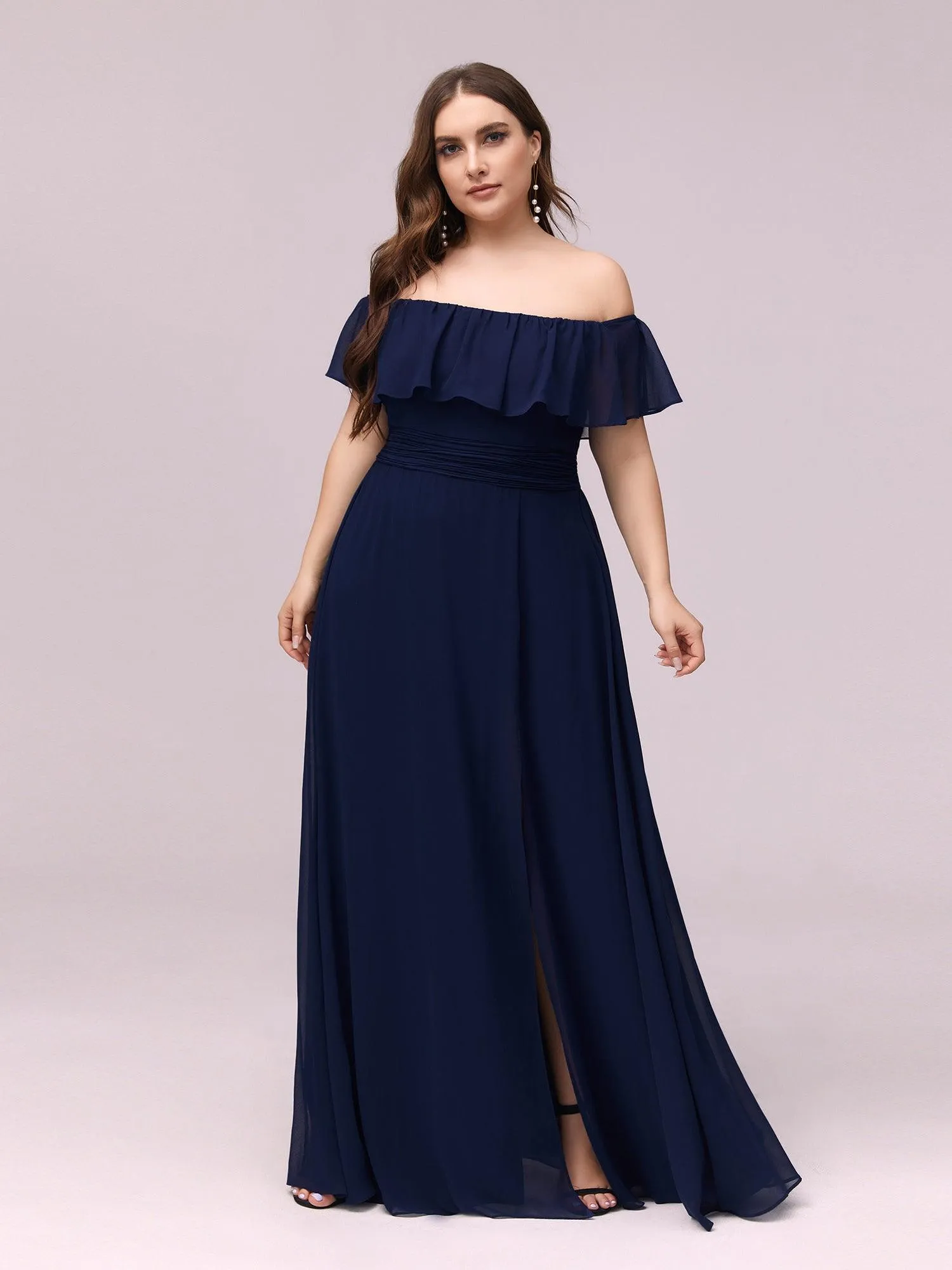 Robe de demoiselle d'honneur grande taille à volants et épaules dénudées