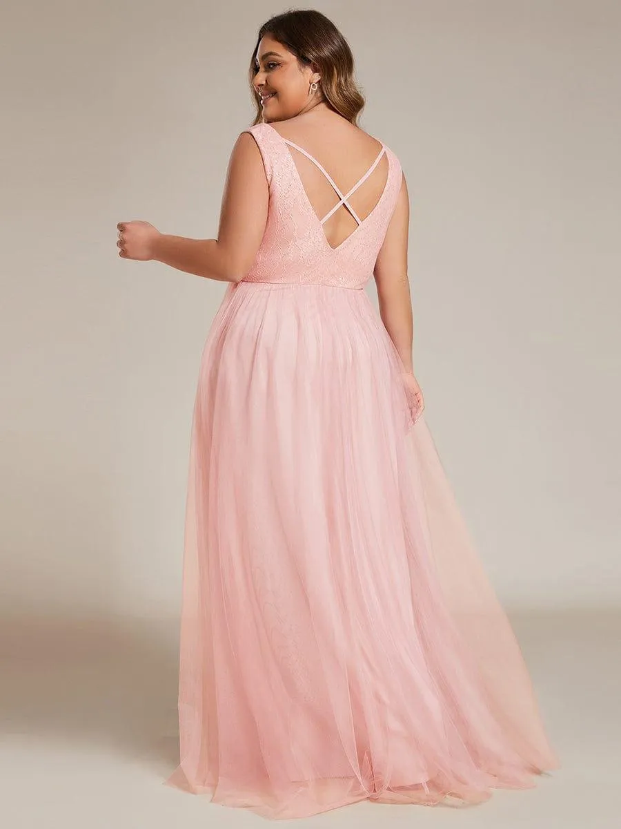Robe de demoiselle d'honneur élégante en dentelle et tulle grande taille sans manches col en V