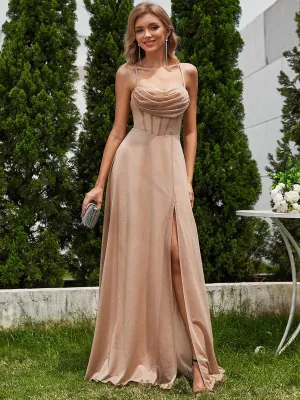 Robe de soirée sans manches à sequins et col bénitier à fente haute