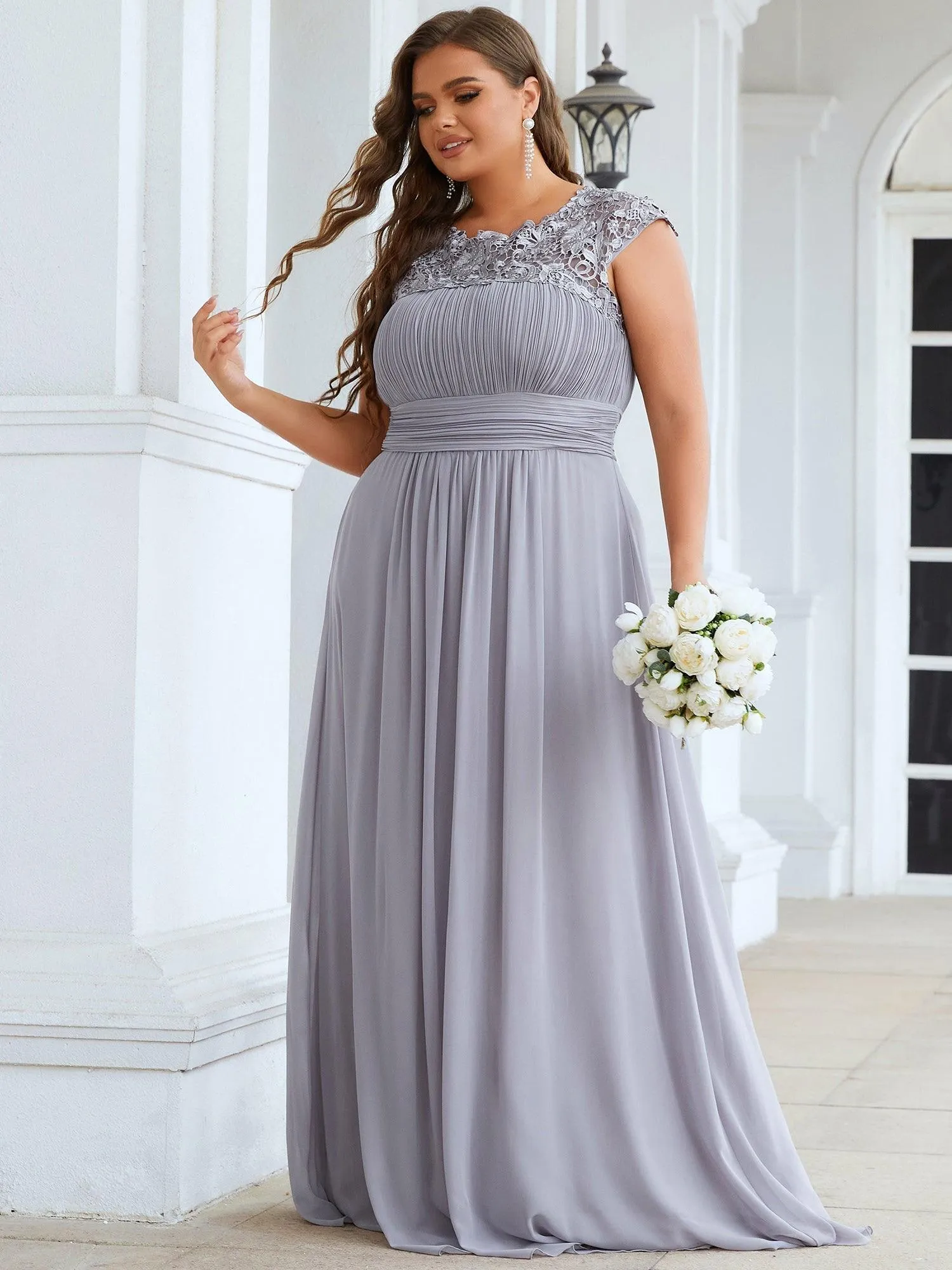 Robe mariage invitée élégante et flatteuse de grande taille