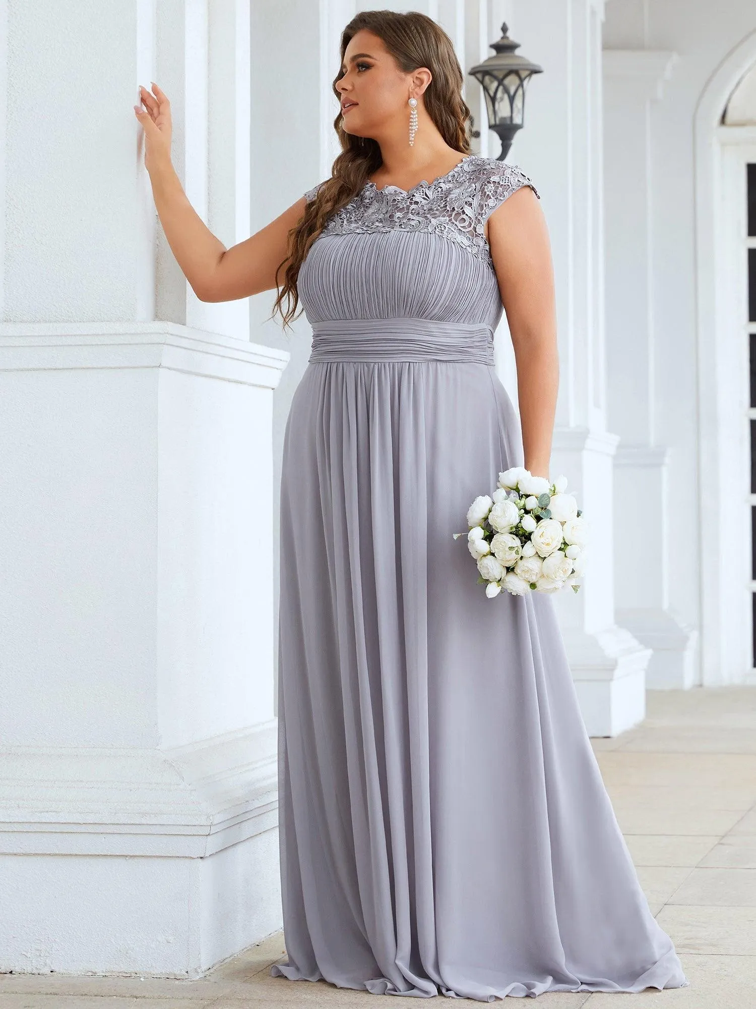 Robe mariage invitée élégante et flatteuse de grande taille