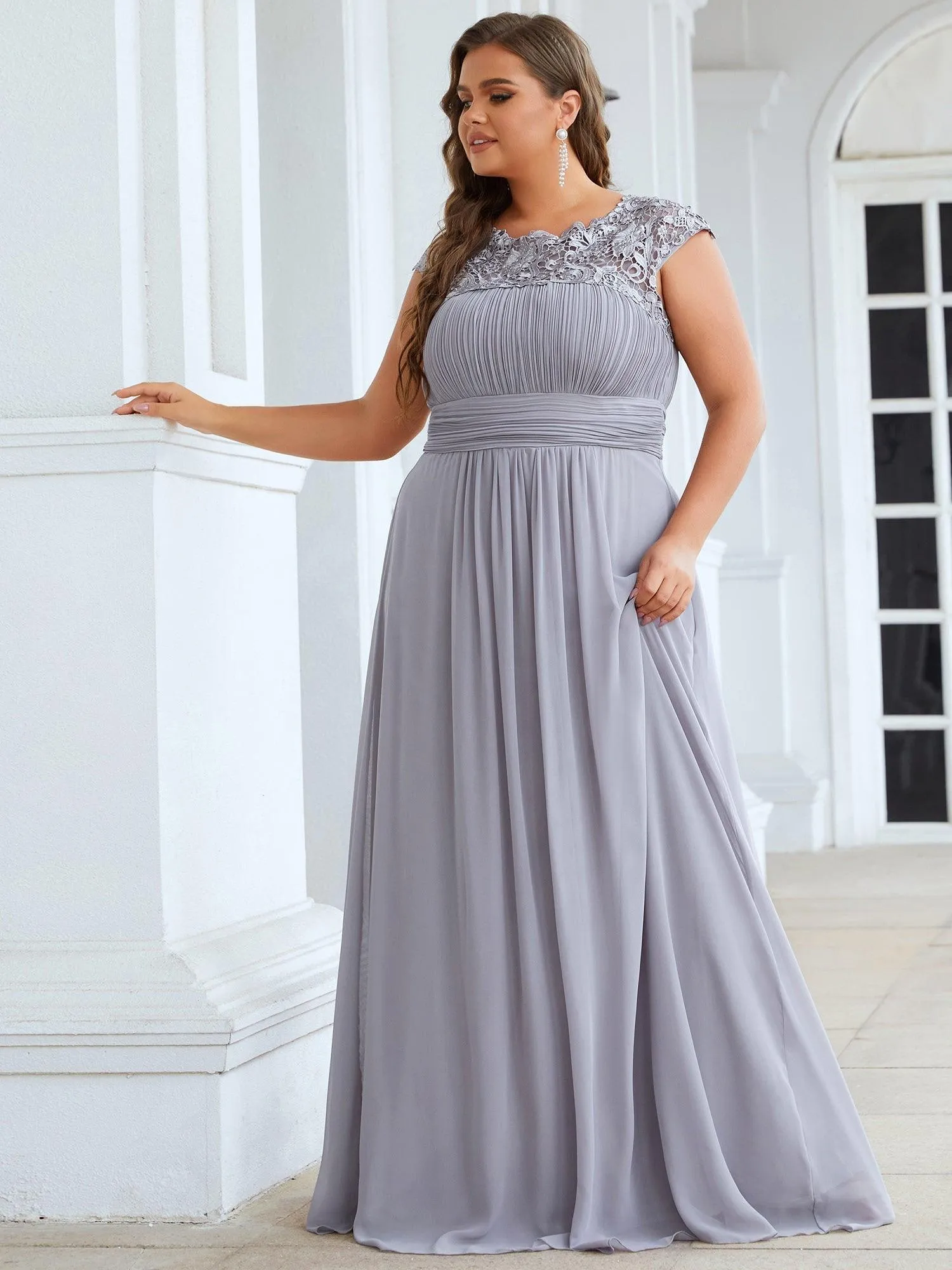 Robe mariage invitée élégante et flatteuse de grande taille