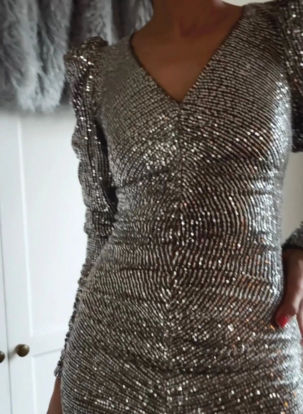 SHORT SEQUIN STRETCH DRESS - SAND/SILVER