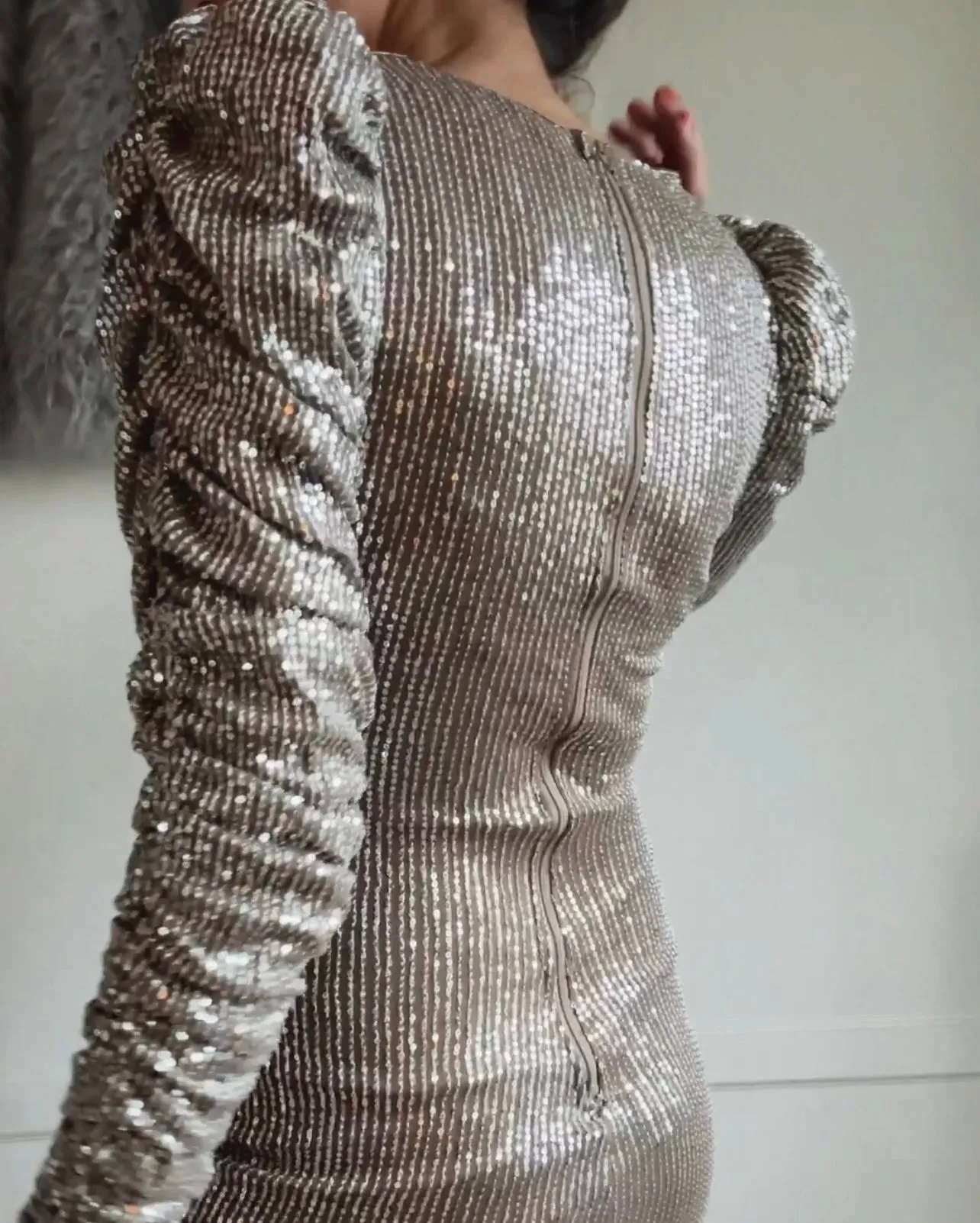 SHORT SEQUIN STRETCH DRESS - SAND/SILVER