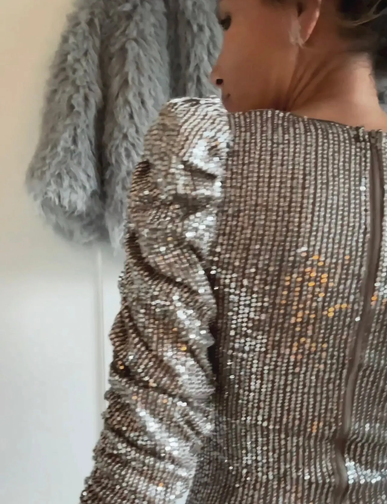 SHORT SEQUIN STRETCH DRESS - SAND/SILVER