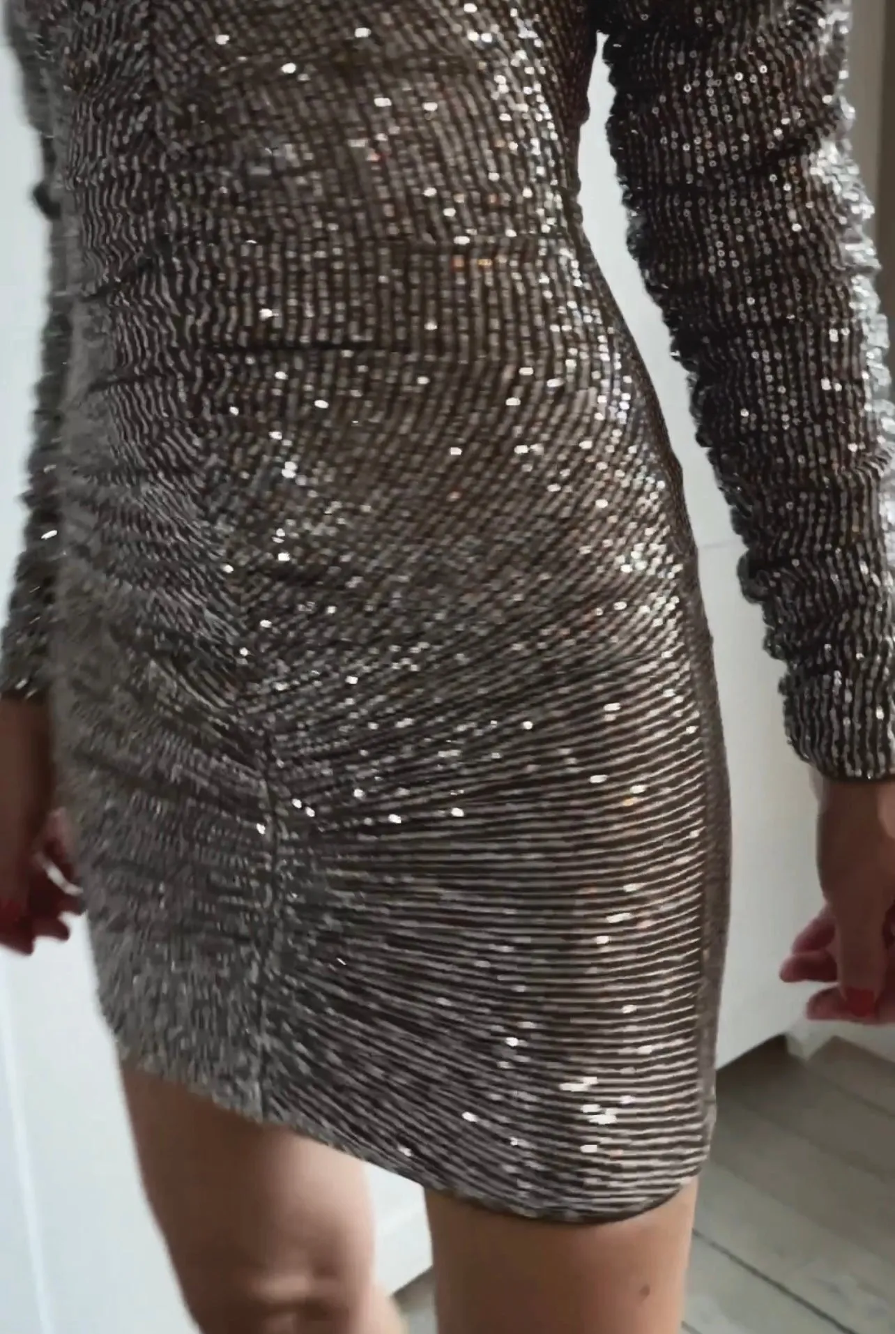 SHORT SEQUIN STRETCH DRESS - SAND/SILVER