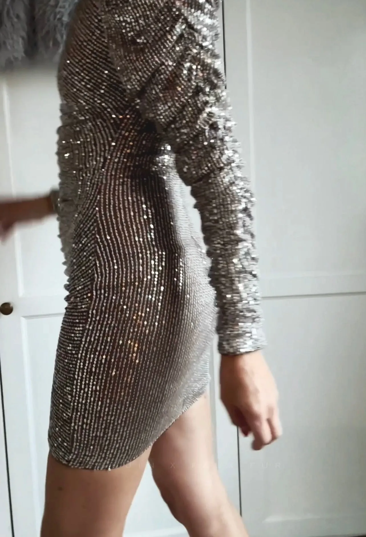SHORT SEQUIN STRETCH DRESS - SAND/SILVER