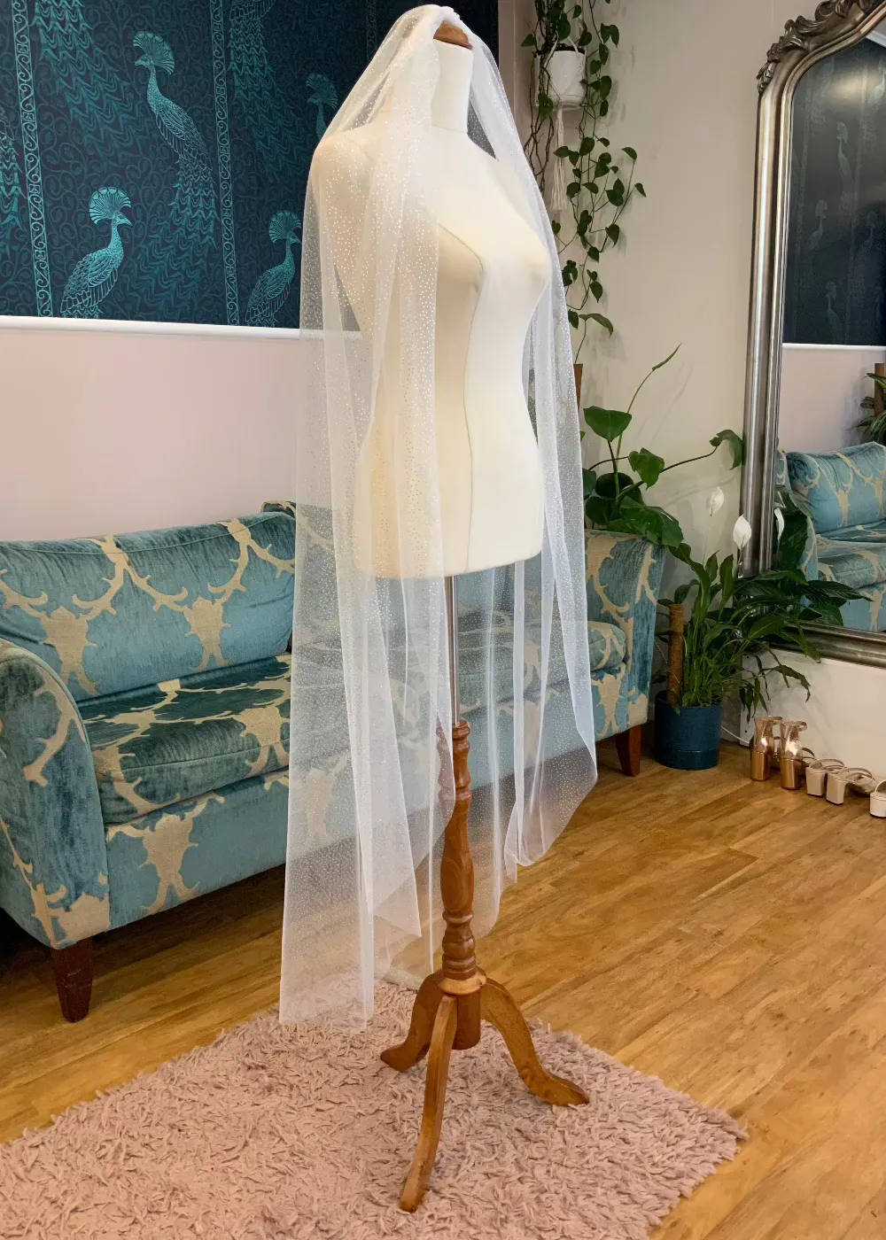 Sparkling bridal veil in ivory/silver Express NZ Wide