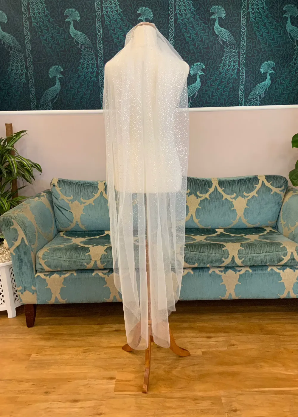 Sparkling bridal veil in ivory/silver Express NZ Wide