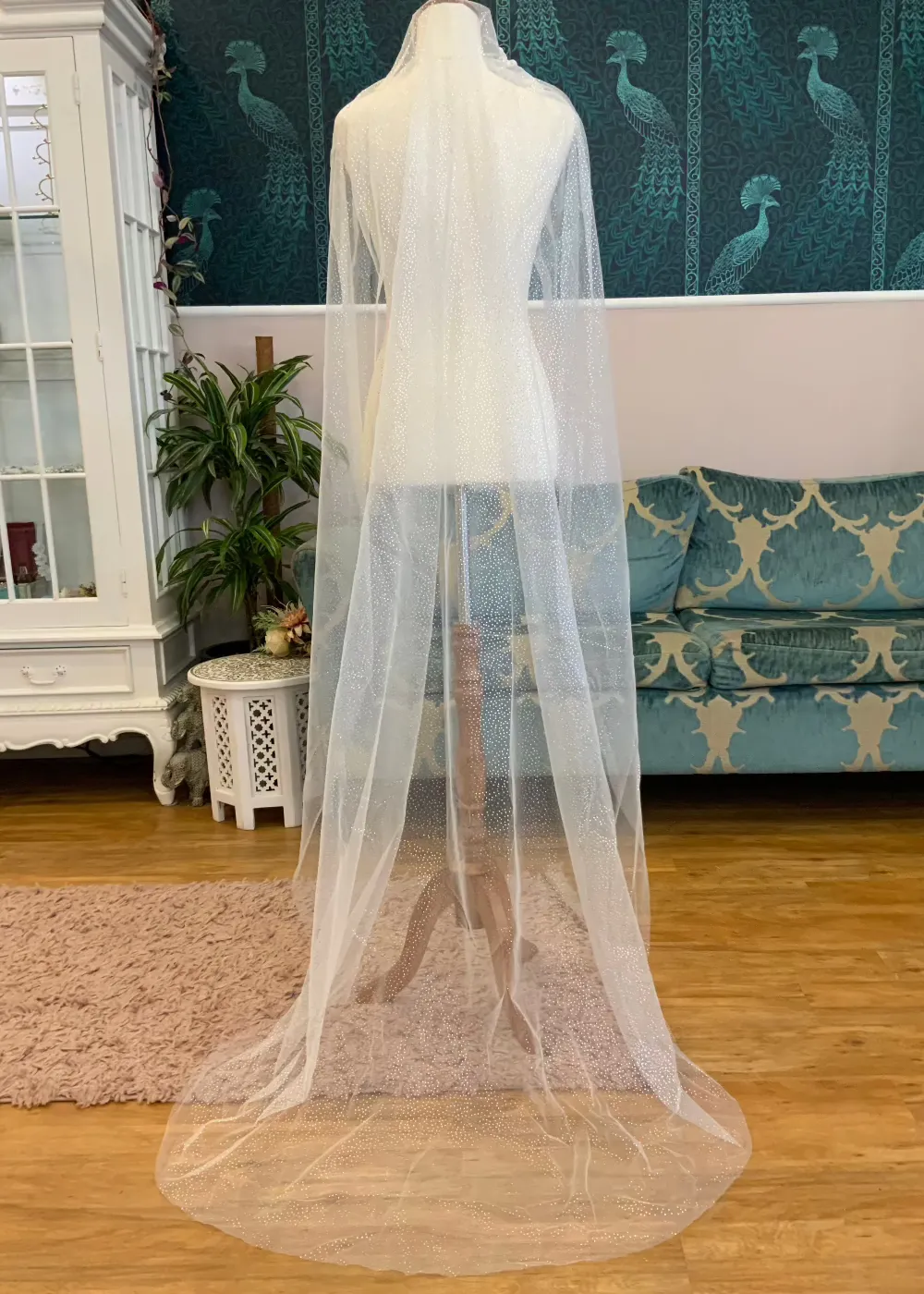 Sparkling bridal veil in ivory/silver Express NZ Wide