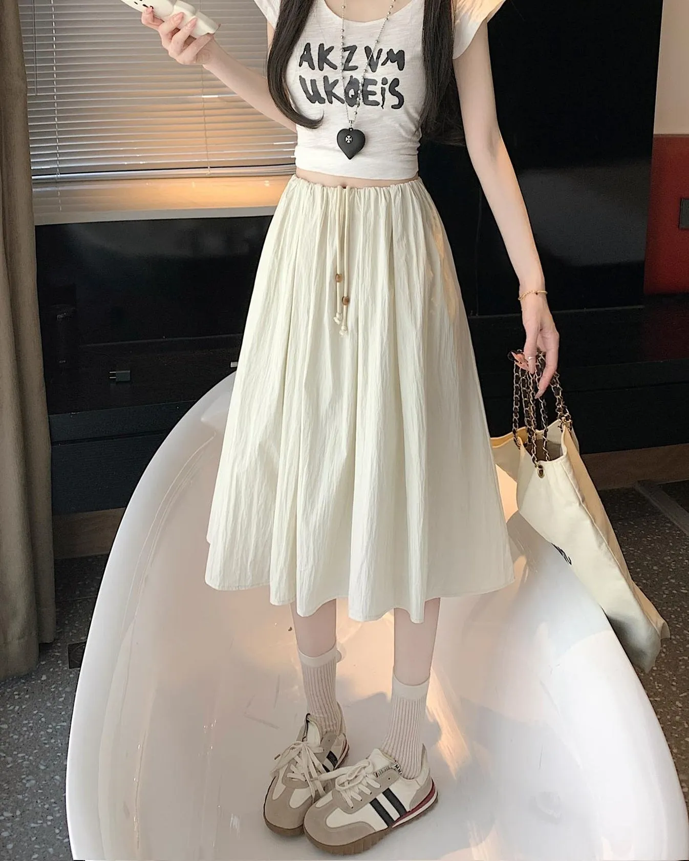 Stylish Mid-Waist A-line Skirt with Pleats and Drawstring