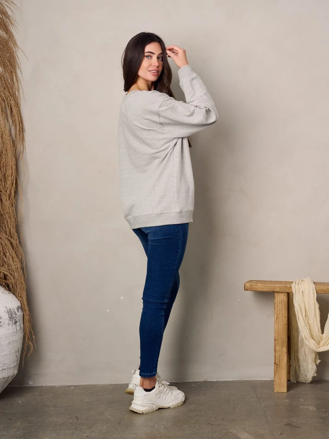 WOMEN'S LONG SLEEVE GRAPHIC SWEATER