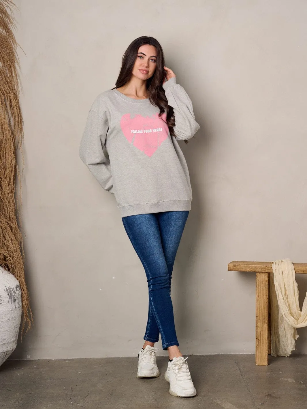 WOMEN'S LONG SLEEVE GRAPHIC SWEATER